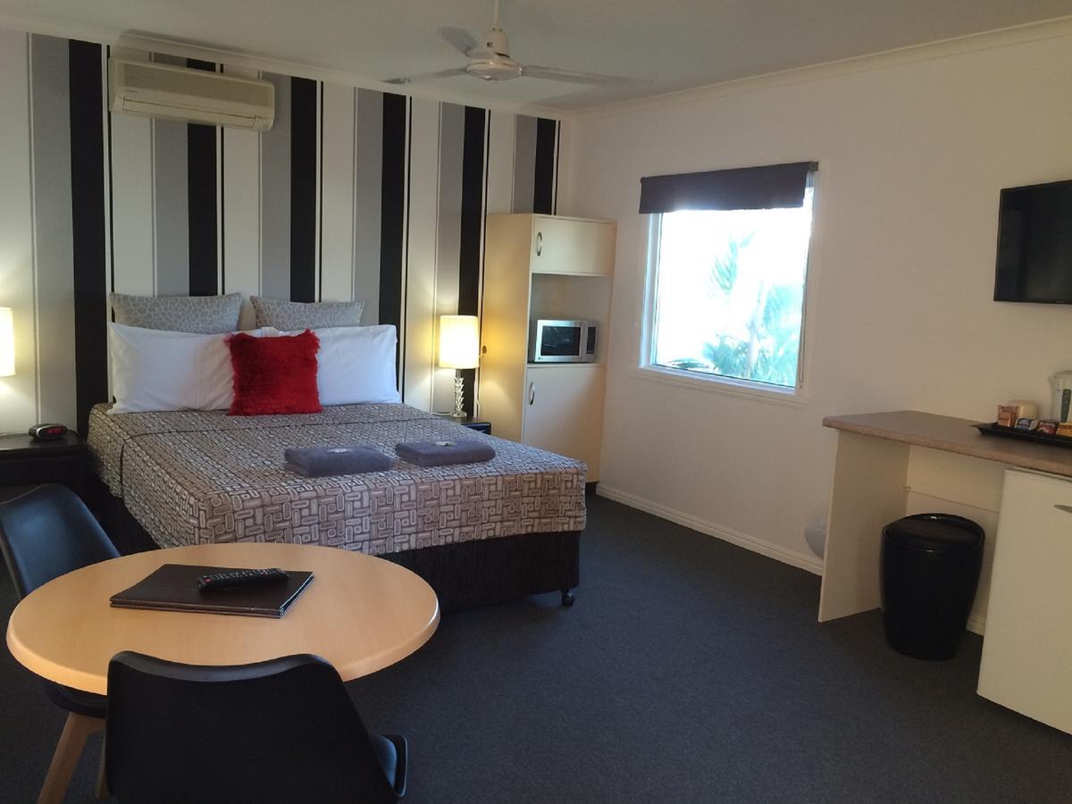 Central Motel Gin Gin Kültér fotó