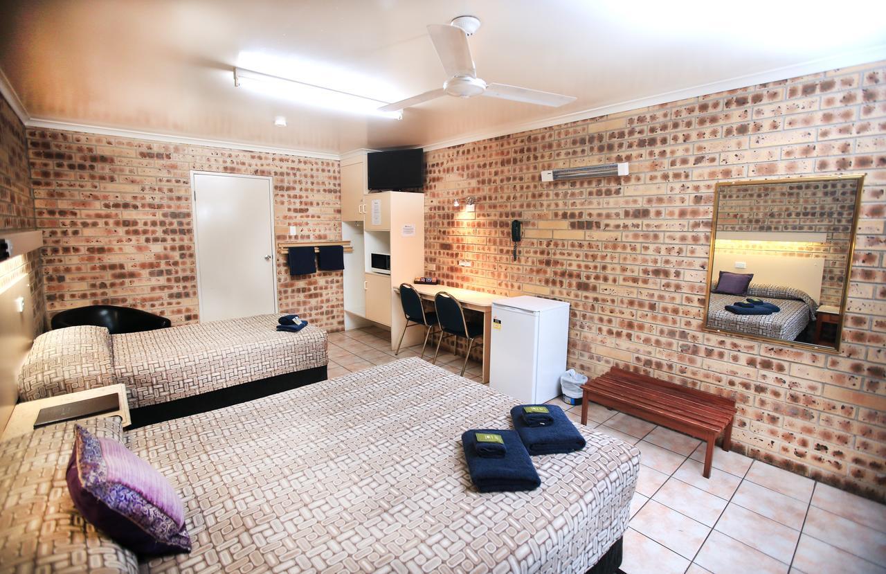 Central Motel Gin Gin Kültér fotó