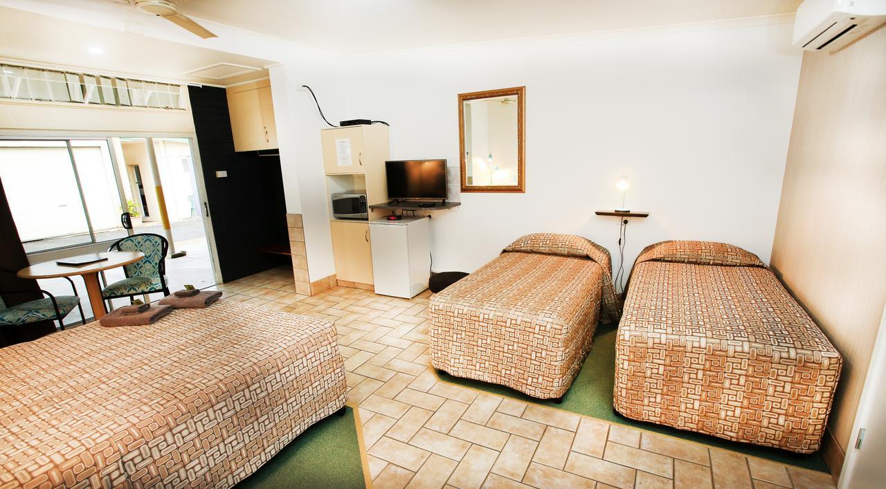 Central Motel Gin Gin Kültér fotó