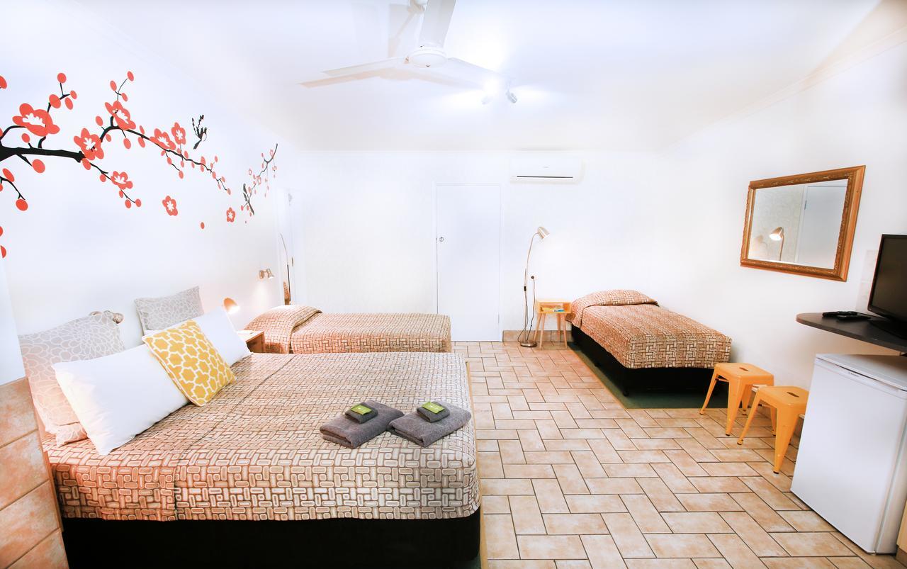 Central Motel Gin Gin Kültér fotó