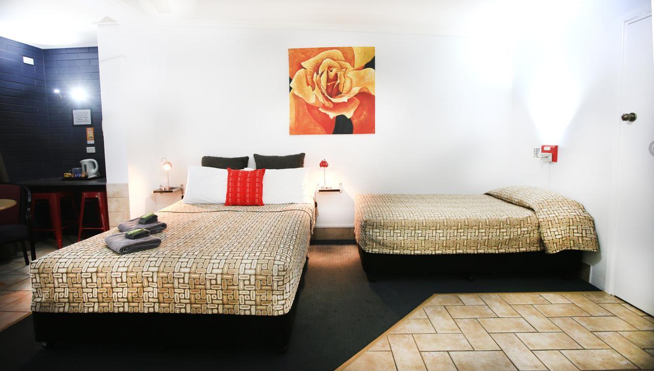 Central Motel Gin Gin Kültér fotó