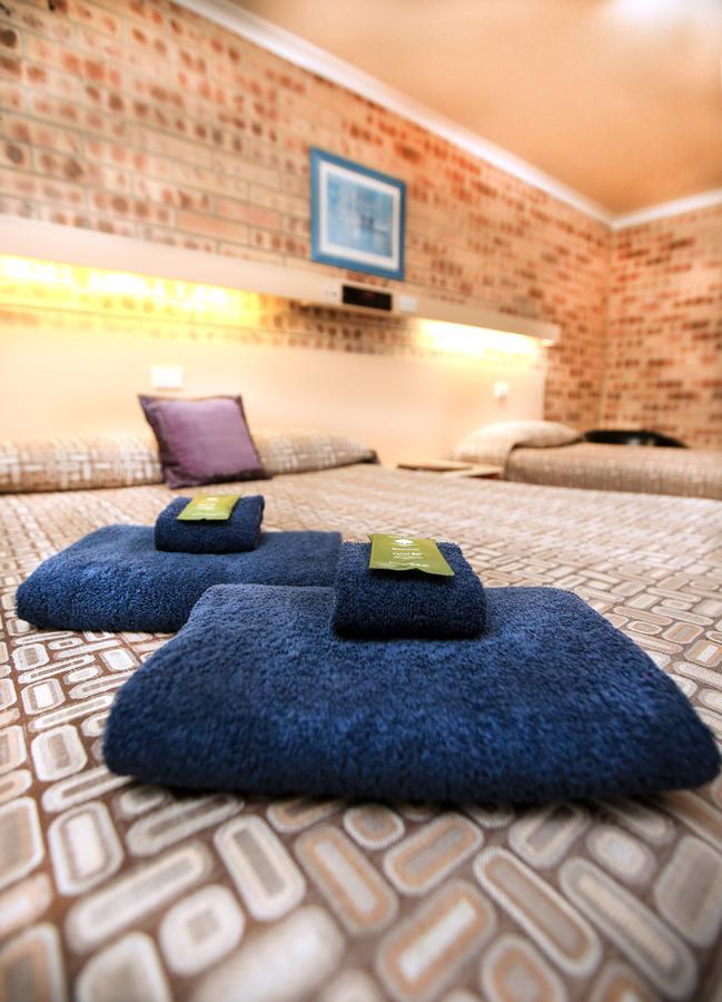 Central Motel Gin Gin Kültér fotó