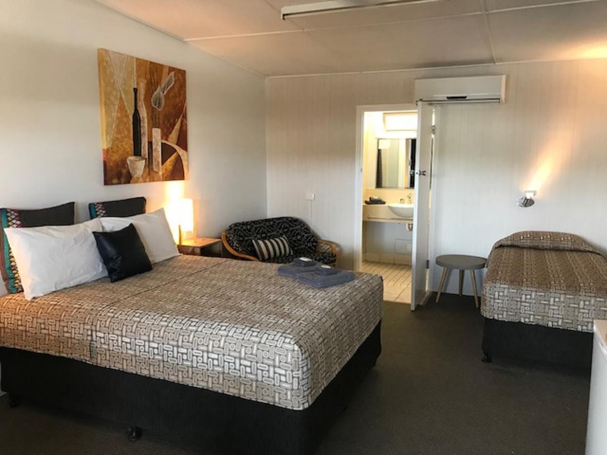 Central Motel Gin Gin Kültér fotó