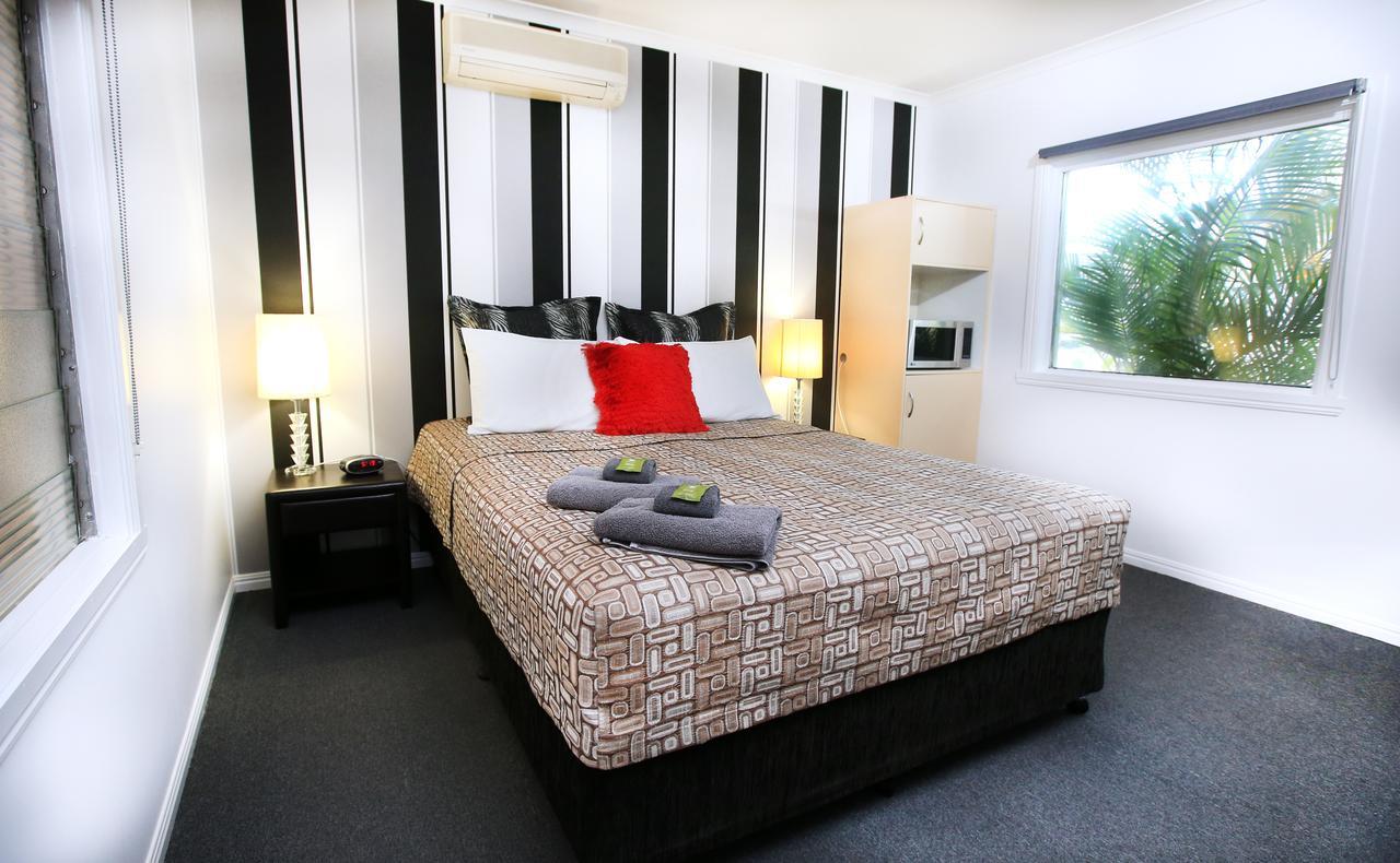 Central Motel Gin Gin Kültér fotó