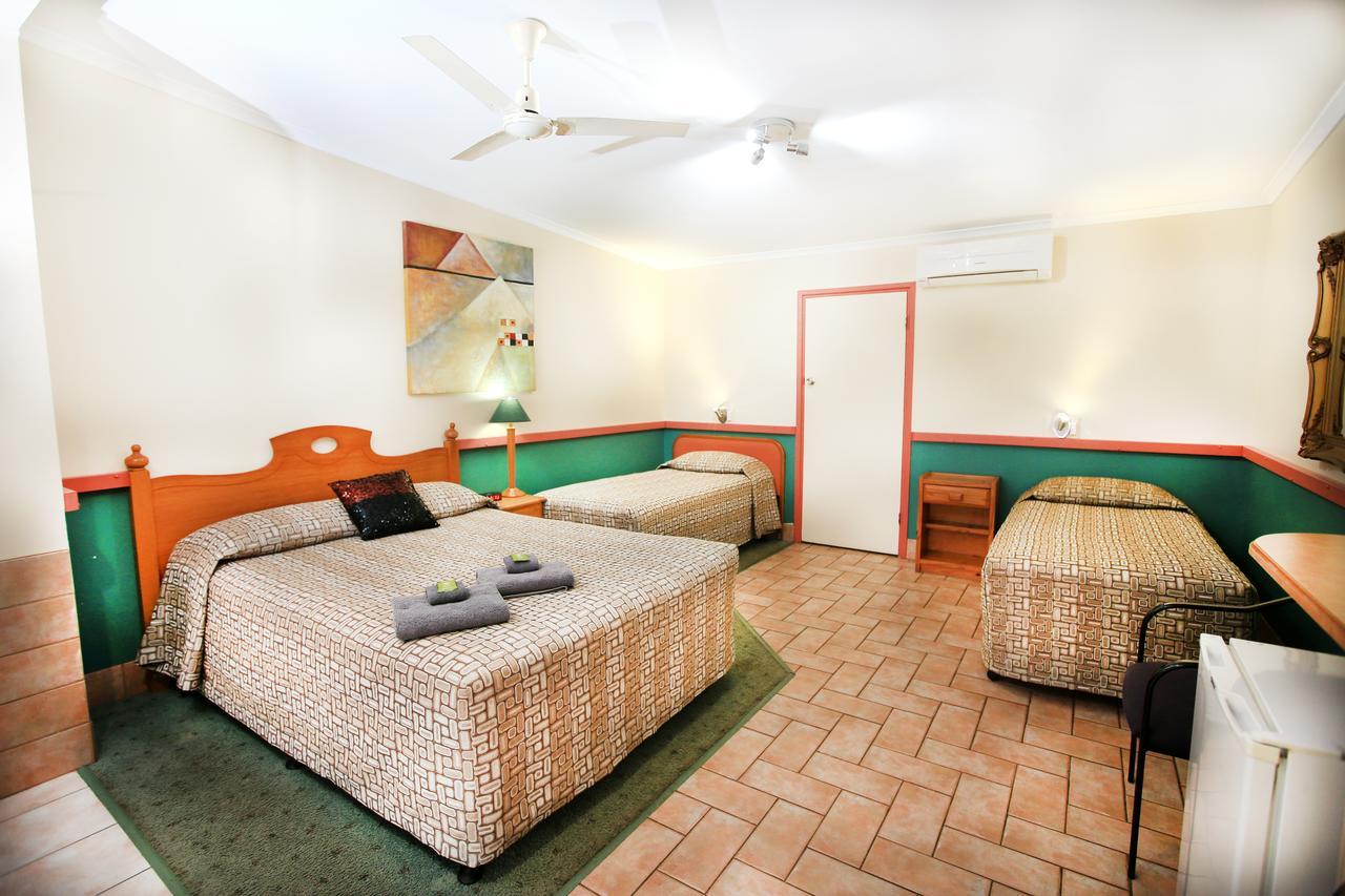Central Motel Gin Gin Kültér fotó