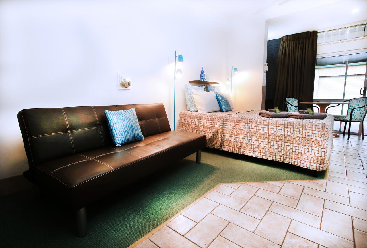 Central Motel Gin Gin Kültér fotó