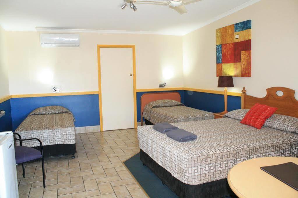 Central Motel Gin Gin Kültér fotó