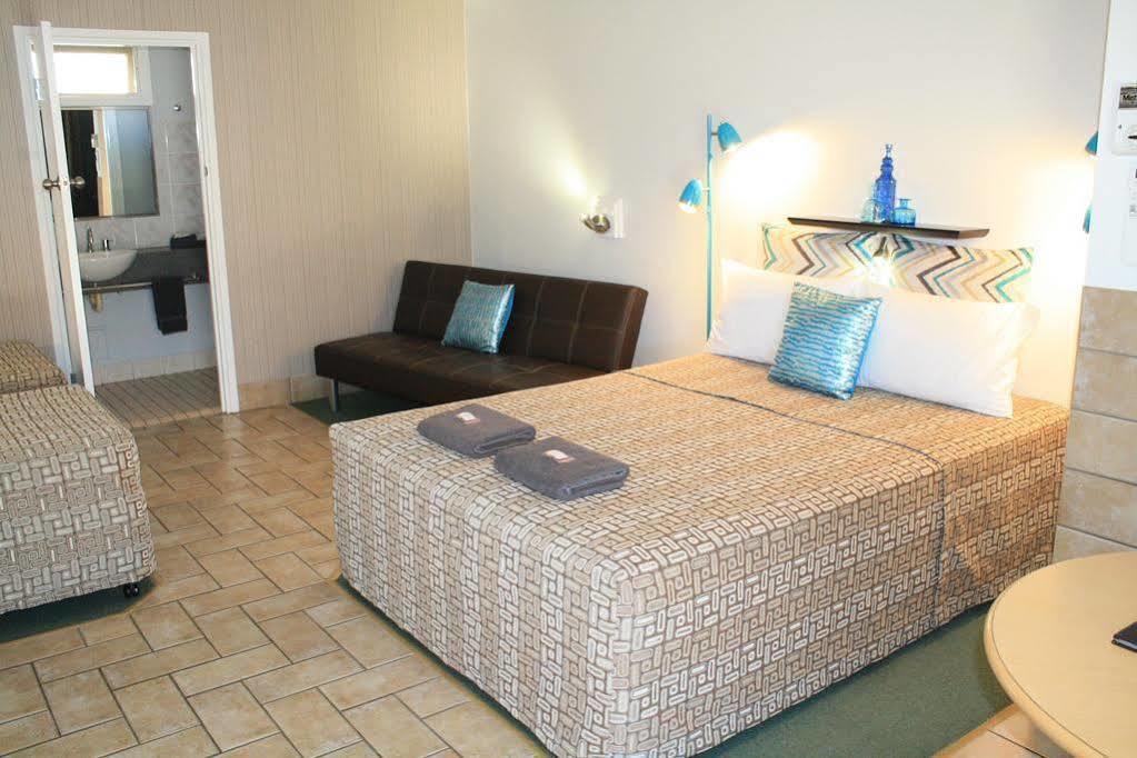 Central Motel Gin Gin Kültér fotó