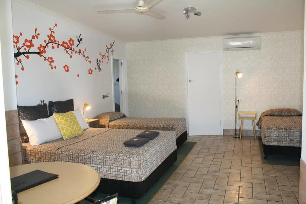 Central Motel Gin Gin Kültér fotó